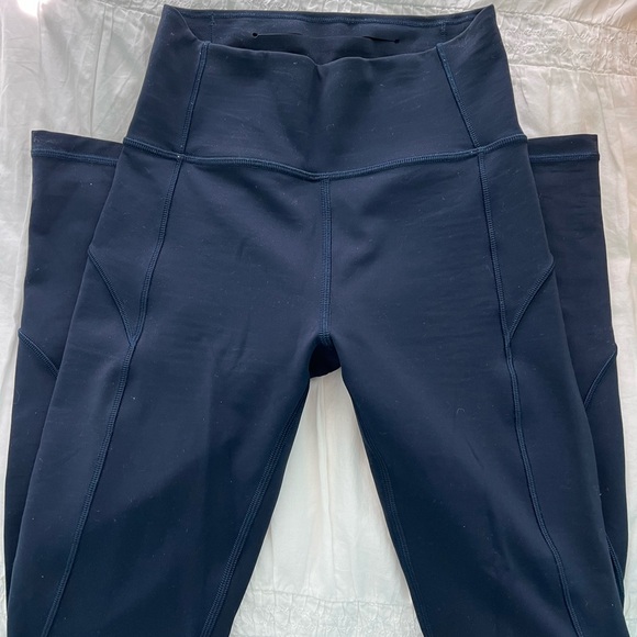 Lululemon DISCONTINUED in movement leggings Navy size 2 - Picture 1 of 3